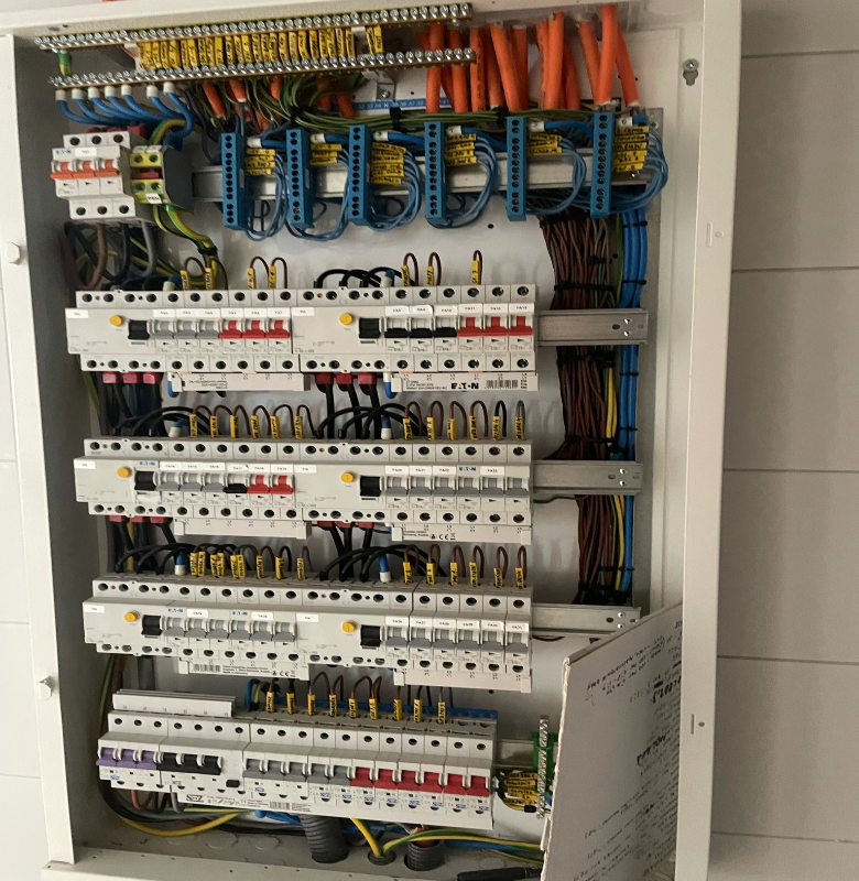 Elektroinštalačné práce / Elektrikár - 2