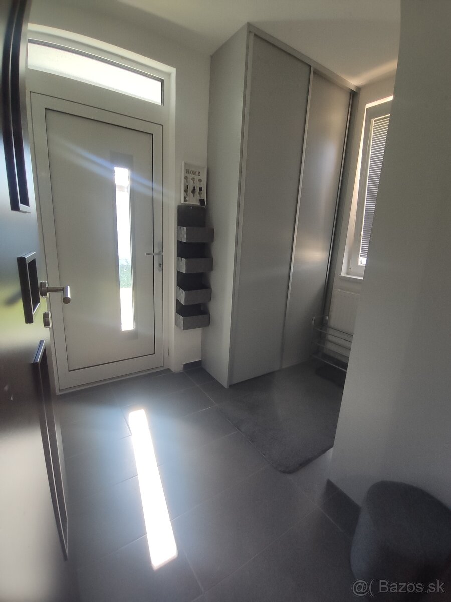 4 - izbový rodinný dom, veľký pozemok 583 m², garáž, Rajka - 2