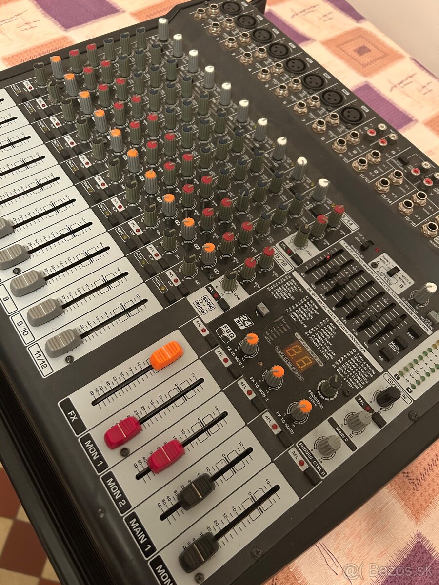 Power mix BEHRINGER PM4000 - 2