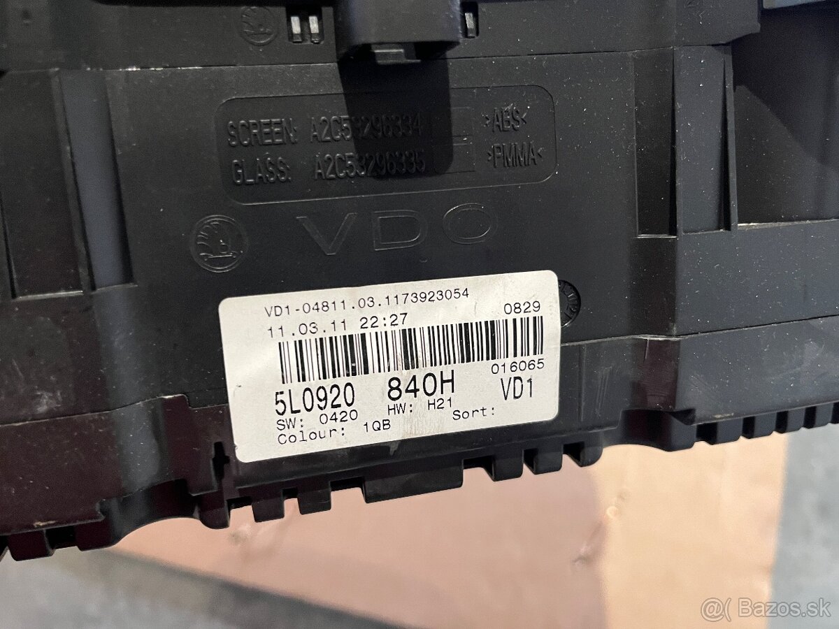 Skoda Yeti budiky-pristrojovka 5L0 920 840 H - 2