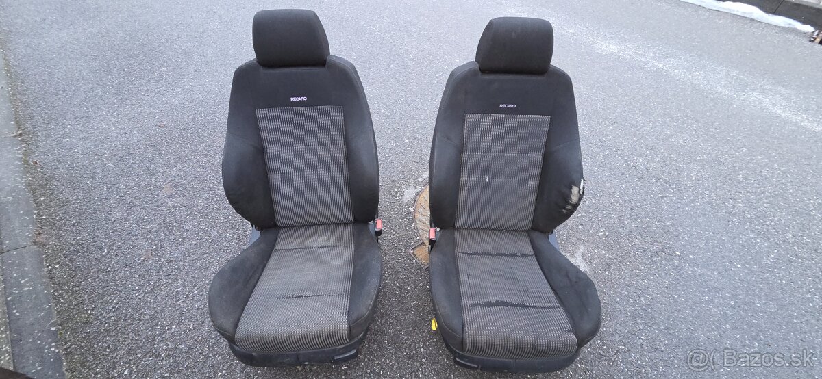 Sedačky golf 4 recaro - 2