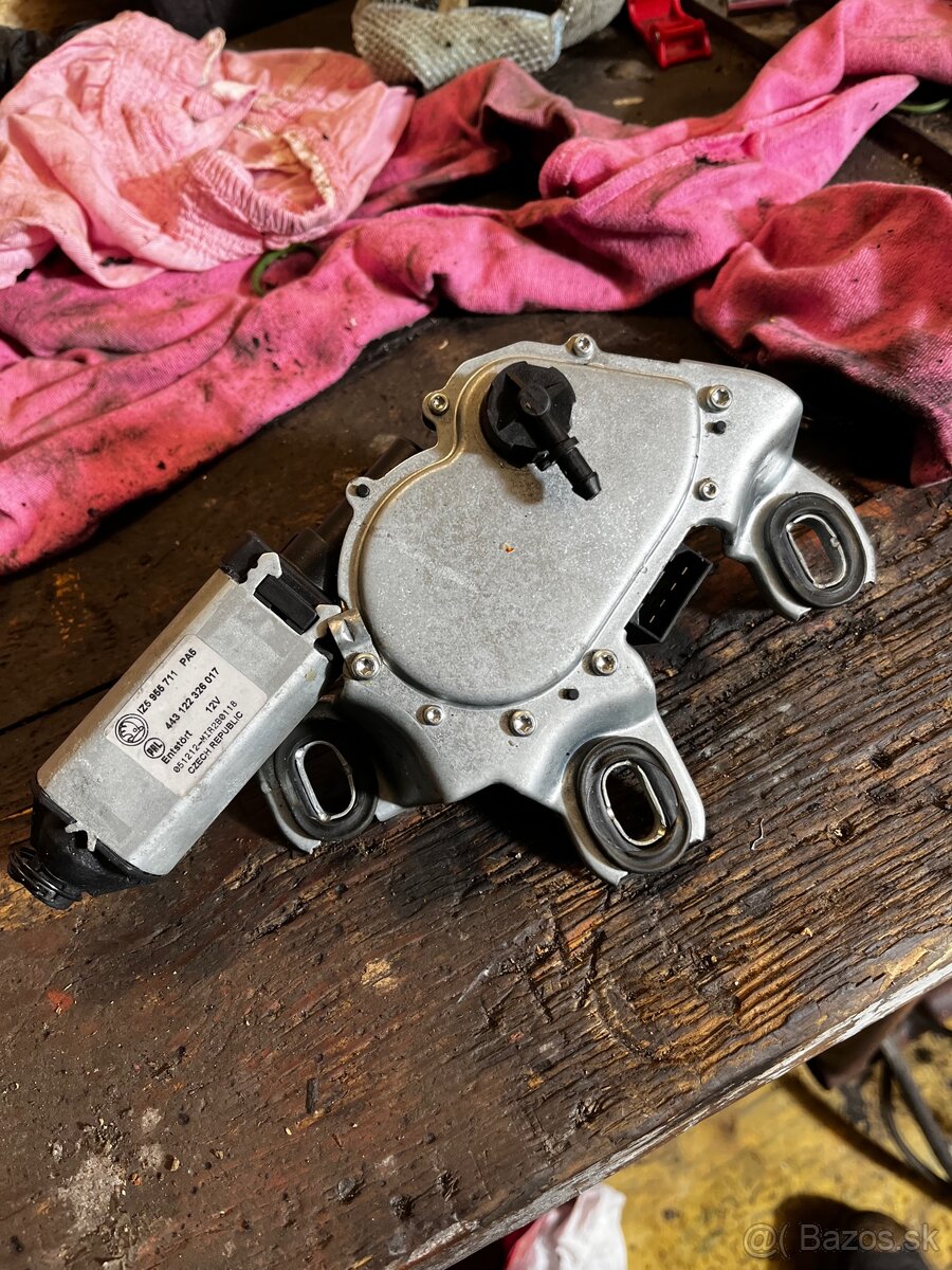 Motorcek zadneho stieraca octavia 2 - 2