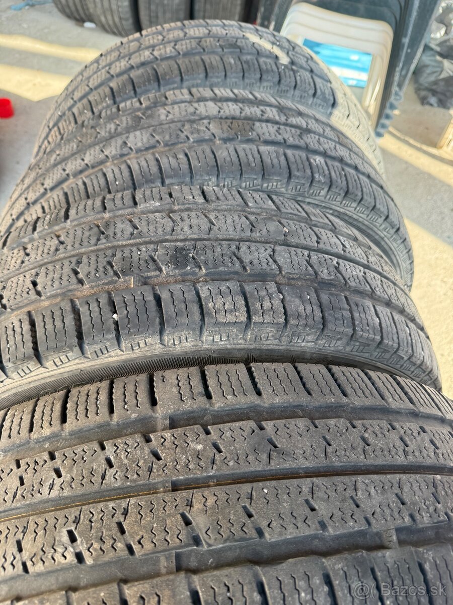 Nexen 215/75r16c - 2