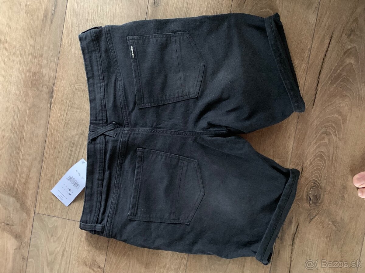 Ponukam na predaj Čisto nové Džínsové šortky - 2