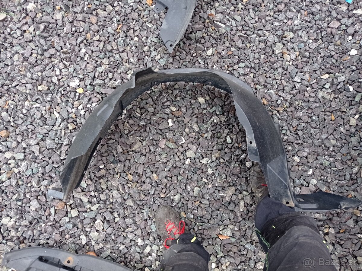 SX4 podblatniky, plasty - 2