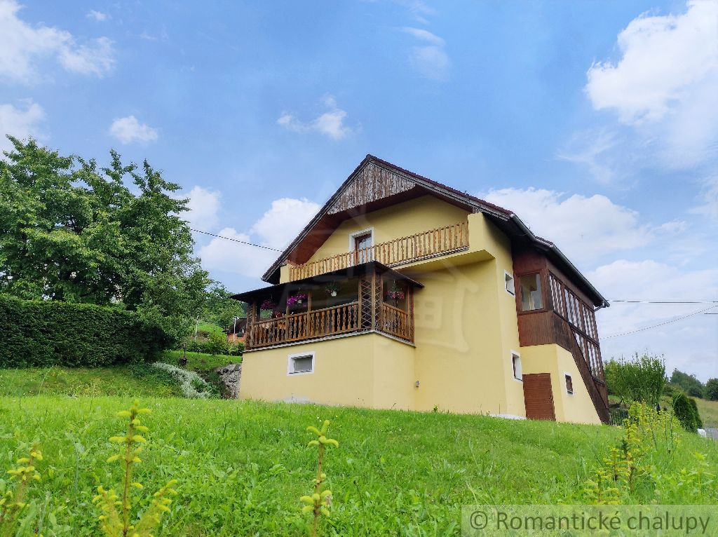 Priestranný rodinný dom s peknými výhľadmi v Hriňovej - 2