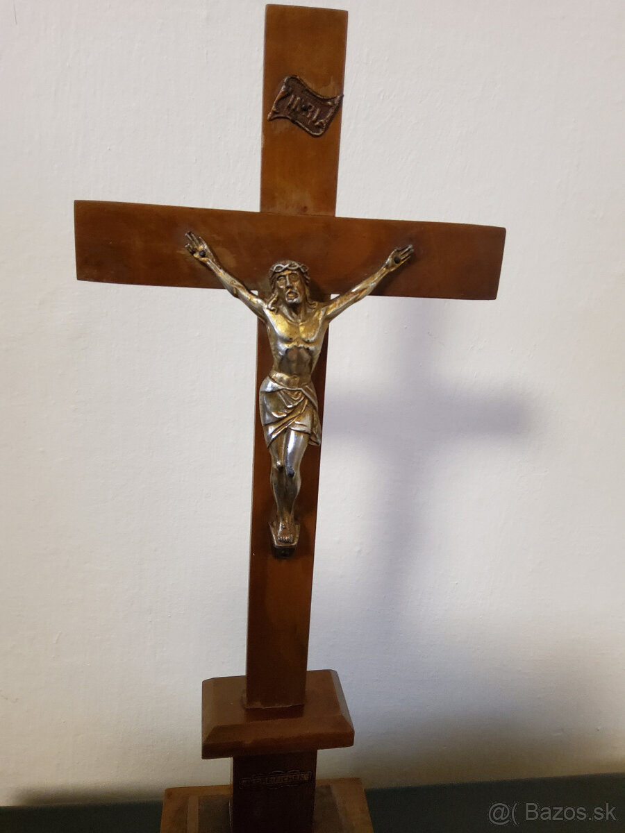 starodávny drevený kríž s kovovým Kristom - 2