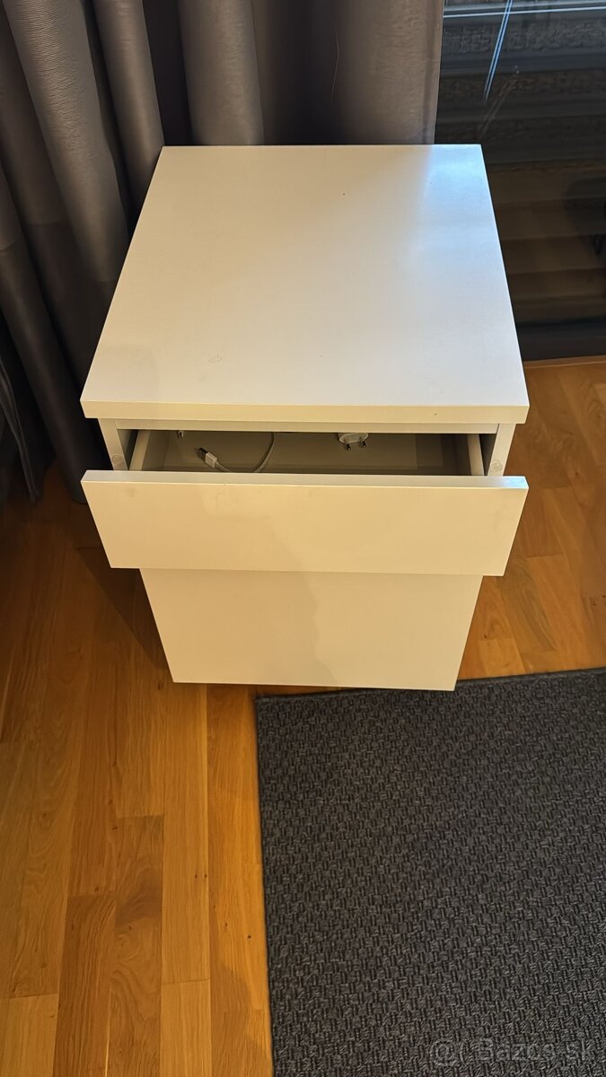 Nočný stolík IKEA za odvoz - 2