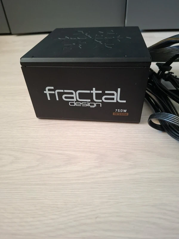Fractal Design 750W 80plus Bronze - 2