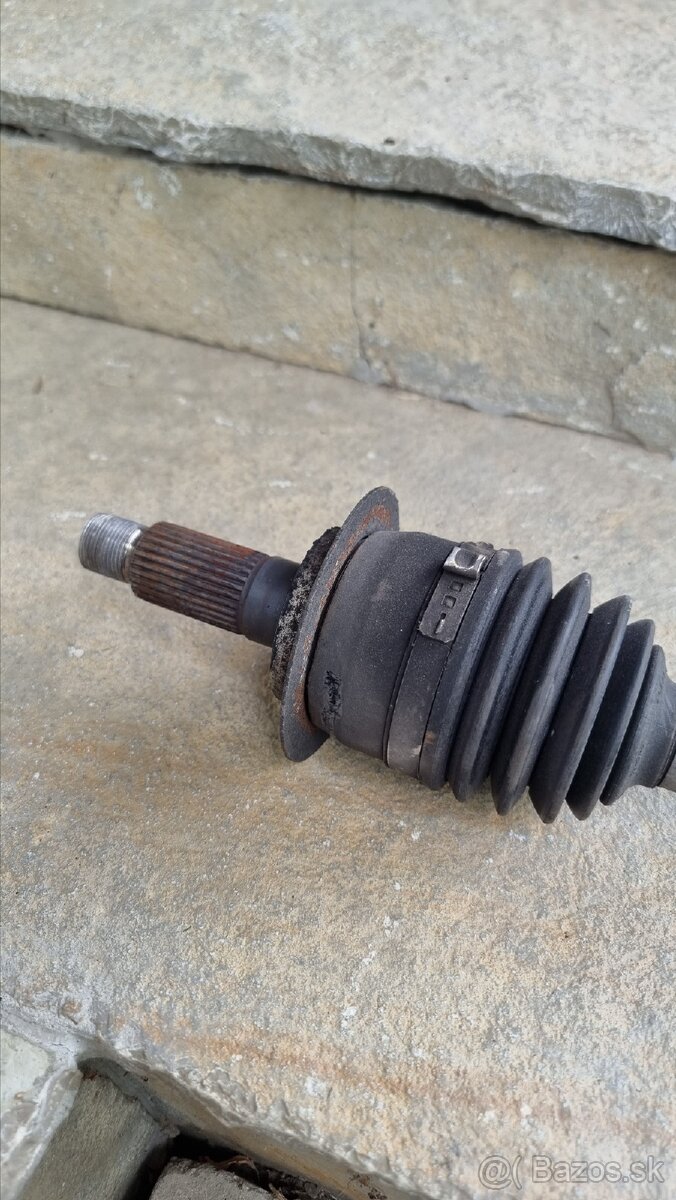 Predam pravu poloosu suzuki vitara - 2