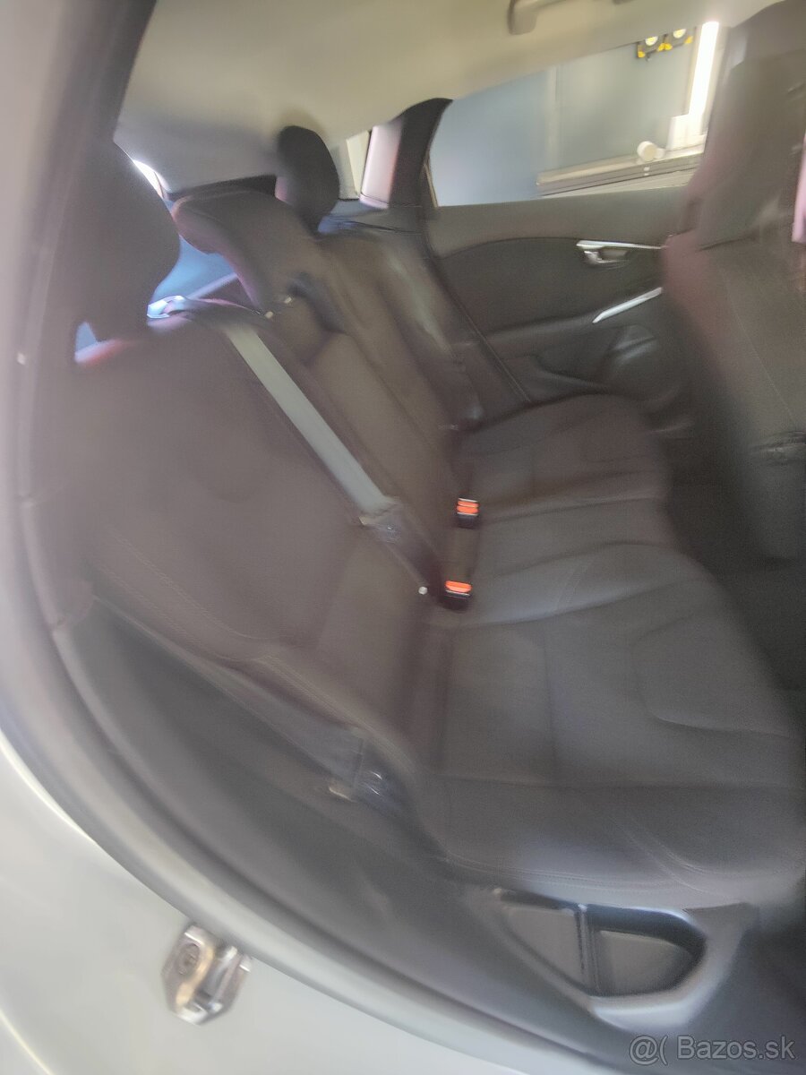 Volvo V40 2.0 benzín, r.v. 2015 - 2