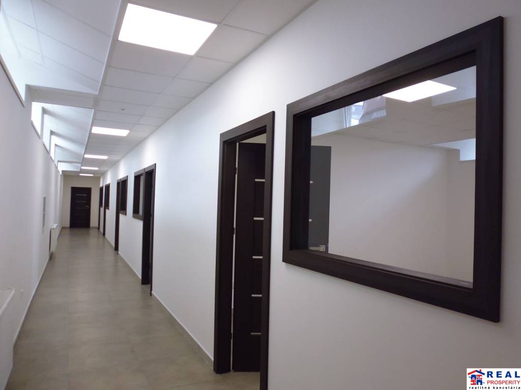 MASARYKOVA: VOĽNÉ NEBYTOVÉ priestory s UMÝVADLOM cca 23 m2 - - 2