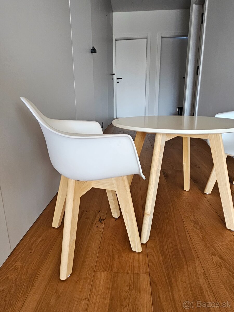Detsky stol a stolicky - 2