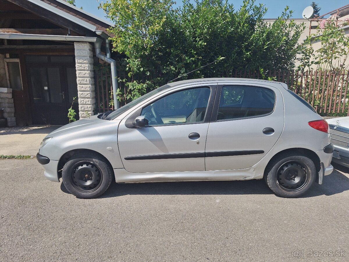 Peugeot 206 1.1 r.2004 - 2