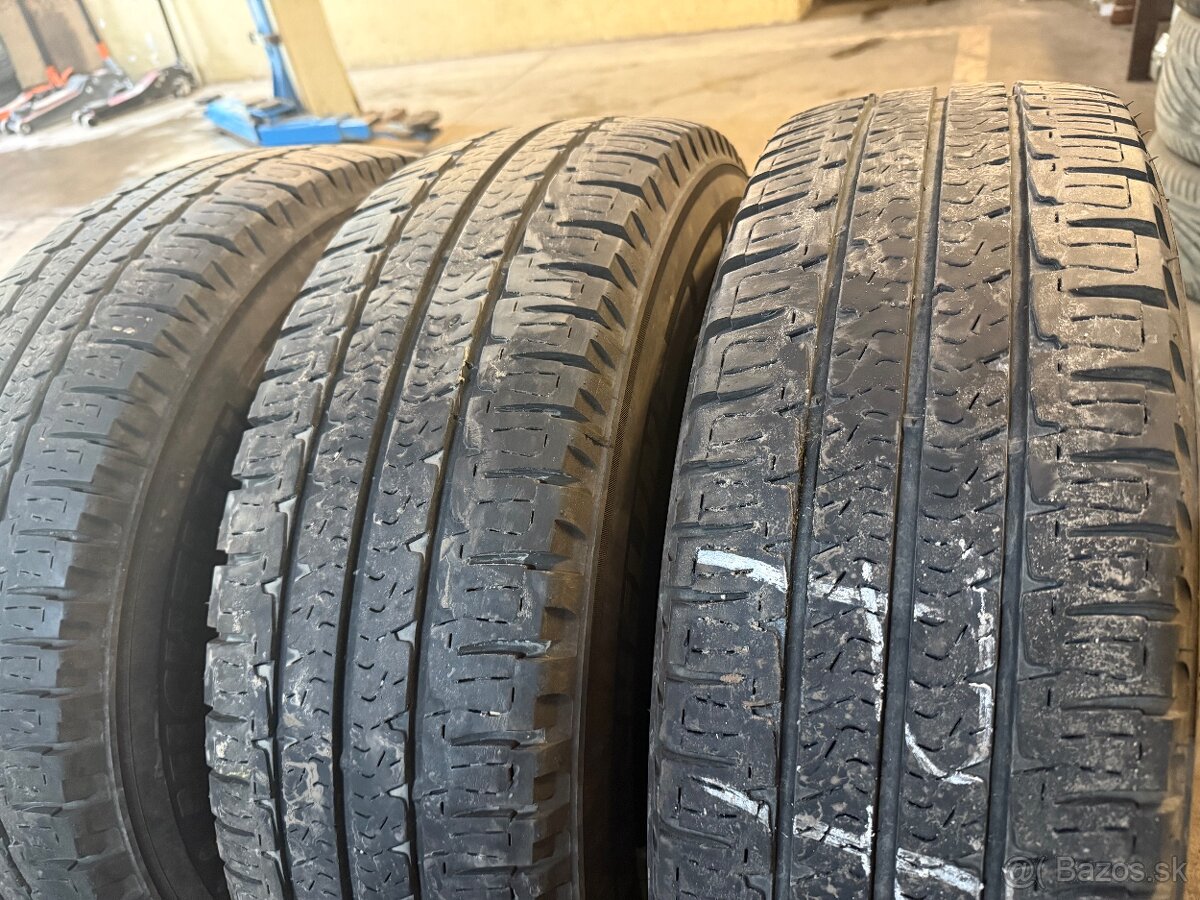 na predaj letne pneu 225/75r16C Michelin - 2