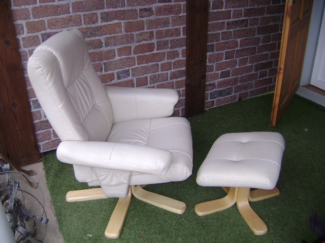 Kreslo a podnozka - 2