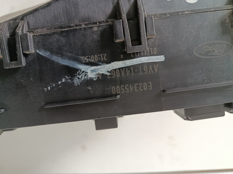 RJ poistkova skrinka ford focus3 av6t14a067 60€ - 2