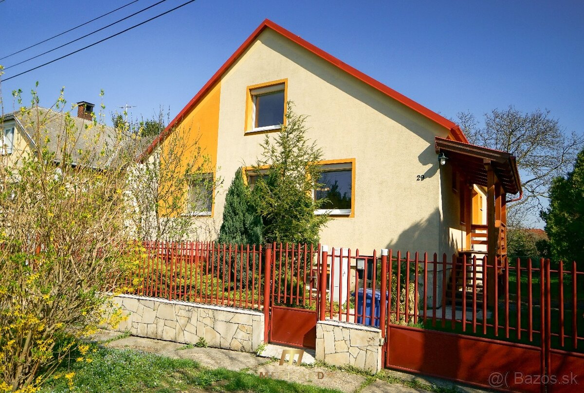 Dvojgeneračný podpivničený dom,zimná záhrada, 2x garáž,Rajka - 2