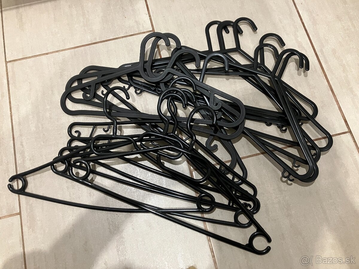 DARUJEM Plastové Vešiaky - 2