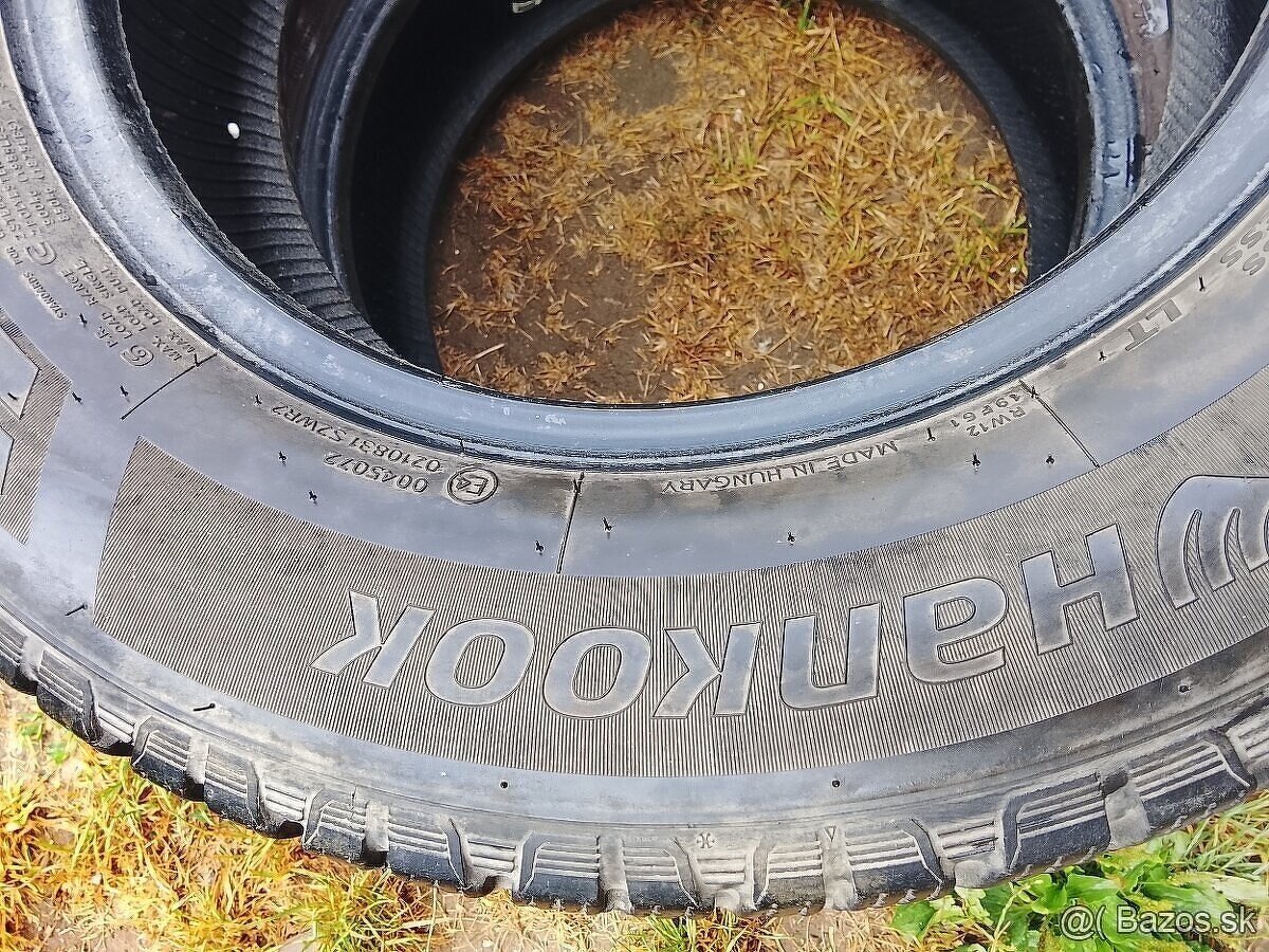 Predám pneu zimné 215/65r15c - 2