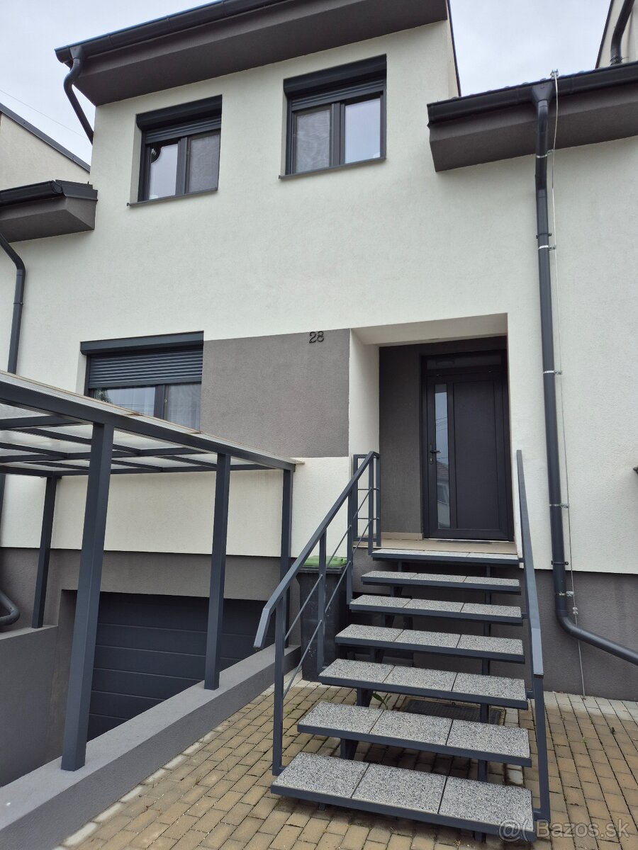 4-IZBOVÝ RADOVÝ RODINNÝ DOM - 2