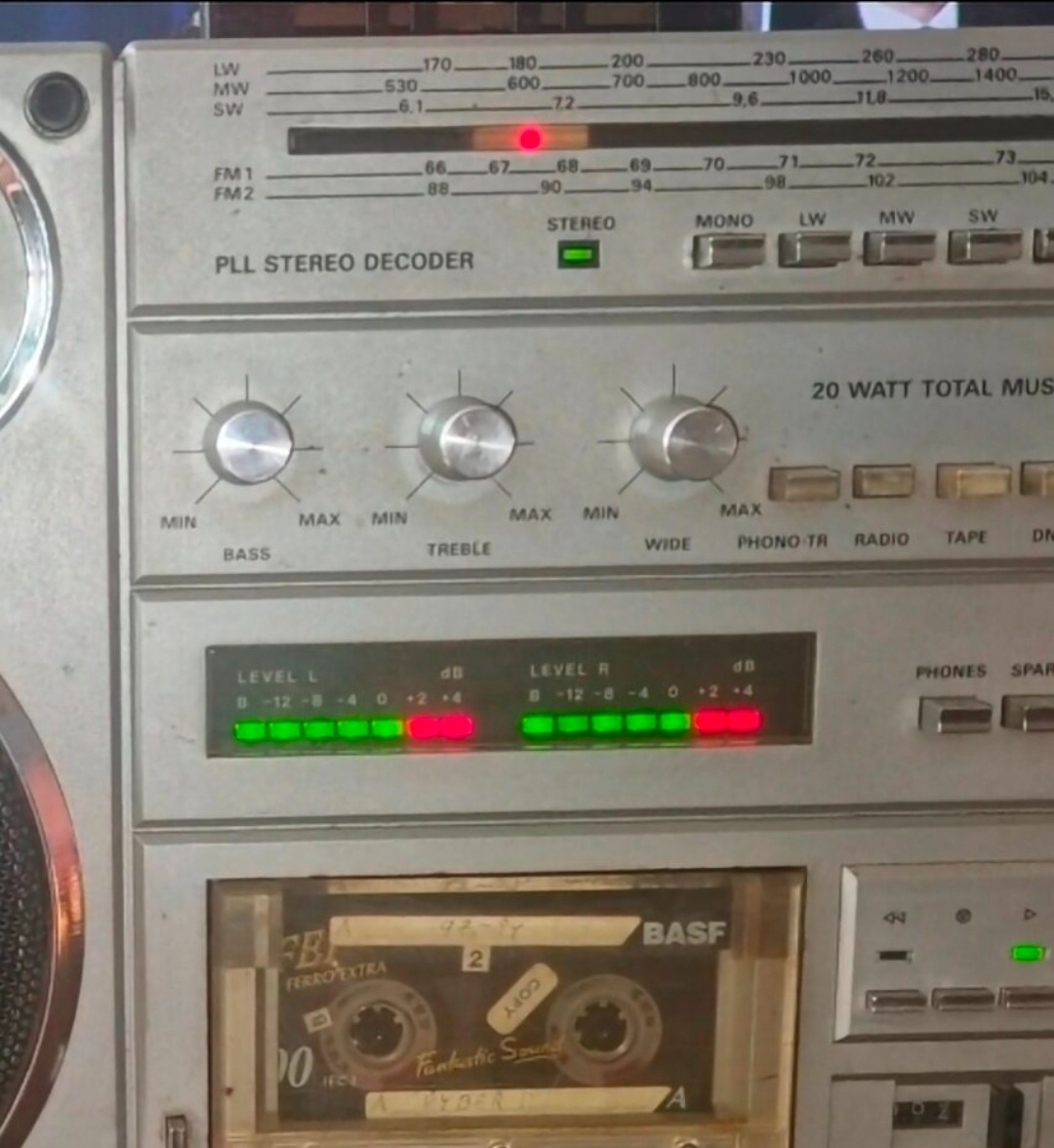 TESLA CONDOR K 304 .Prenosné Stereo Rádio 3D zvuk surround - - 2