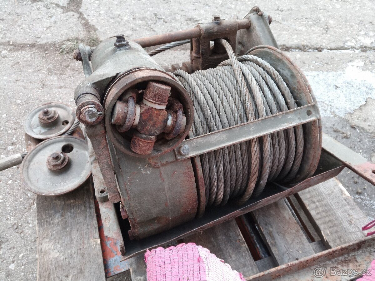 V3s,pv3s naviják+lano+kladky.traktor vyprošťovací naviják - 2