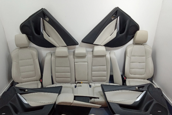 Biely kompletný kožený interiér Mazda 6 combi / sedan - 2