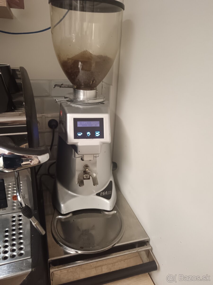 Predám dvojpákový kávovar s mlynčekom. - 2