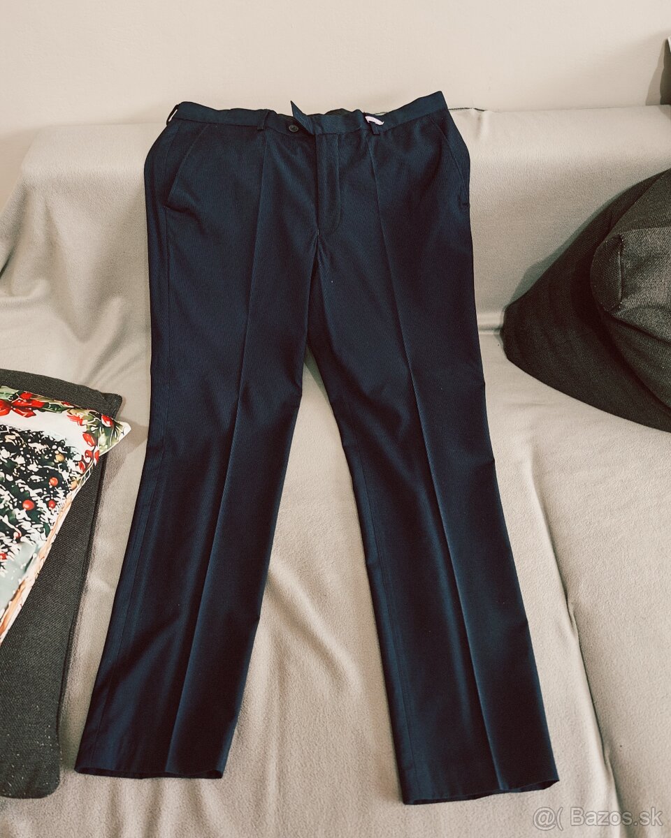 Tmavomodrý oblek - 2