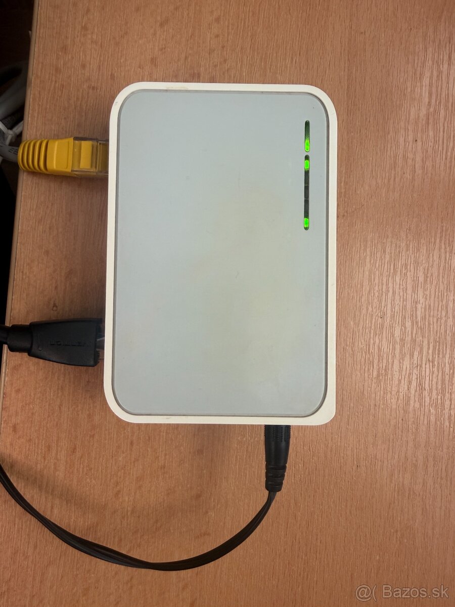 Predám TP-Link-switch a TP-Link-poweline adaptéry 2 kusy - 2