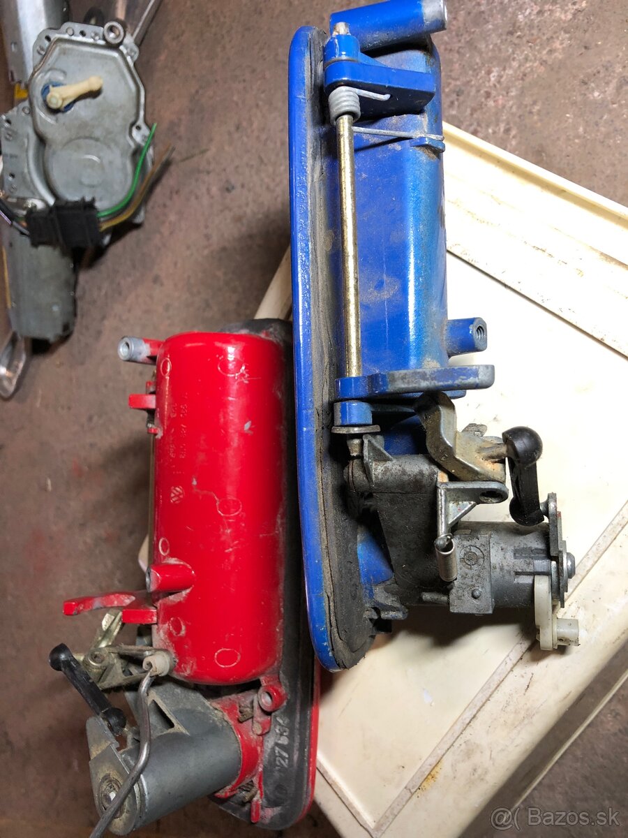 Kľučka zadného kufra VW POLO 6N 6N0827565A - 2