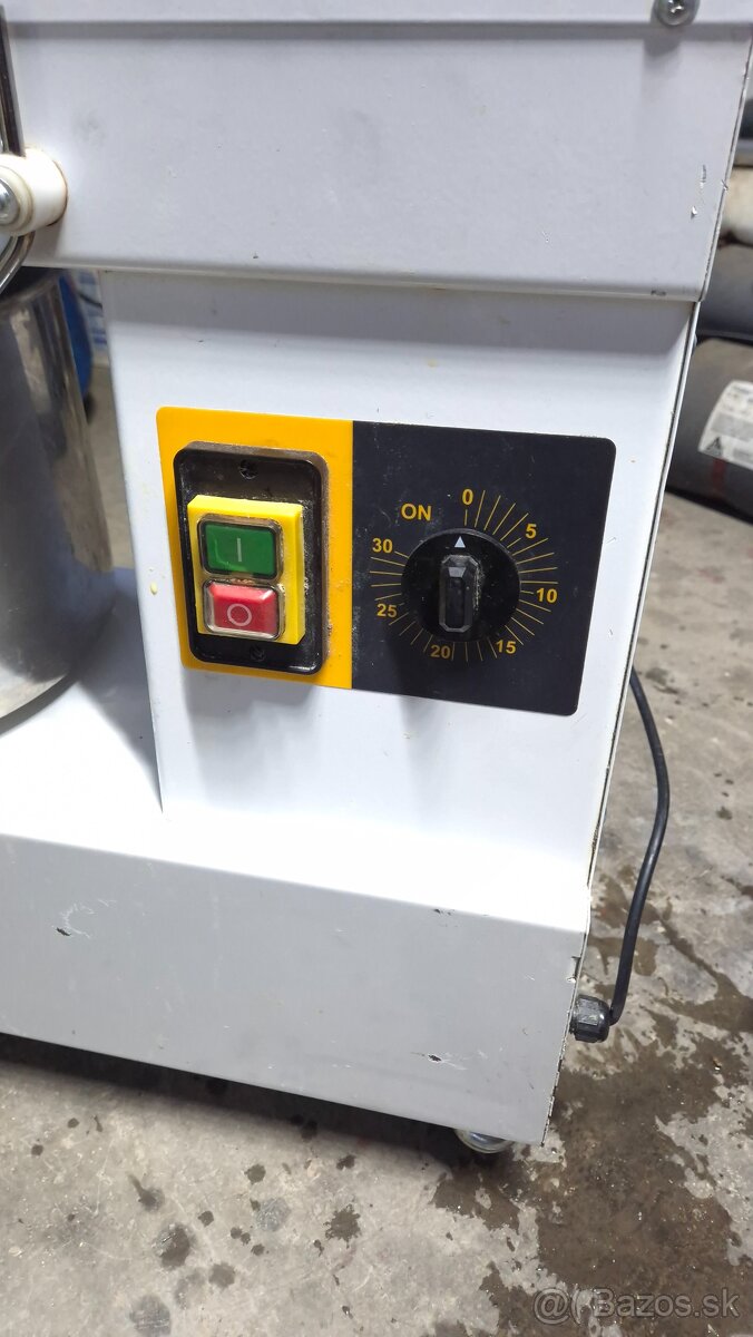 Predam pevný miesič cesta - 2