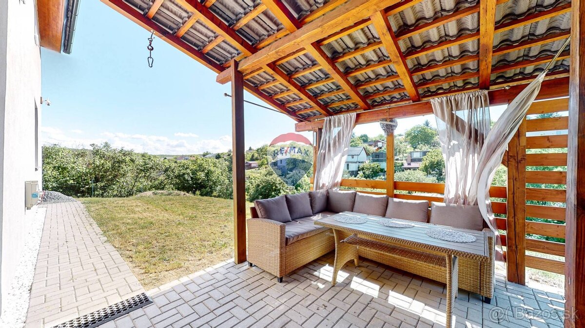 NOVOSTAVBA, Rodinný dom, 4+1izb, 696m2, +terasa, 6 min. od - 2