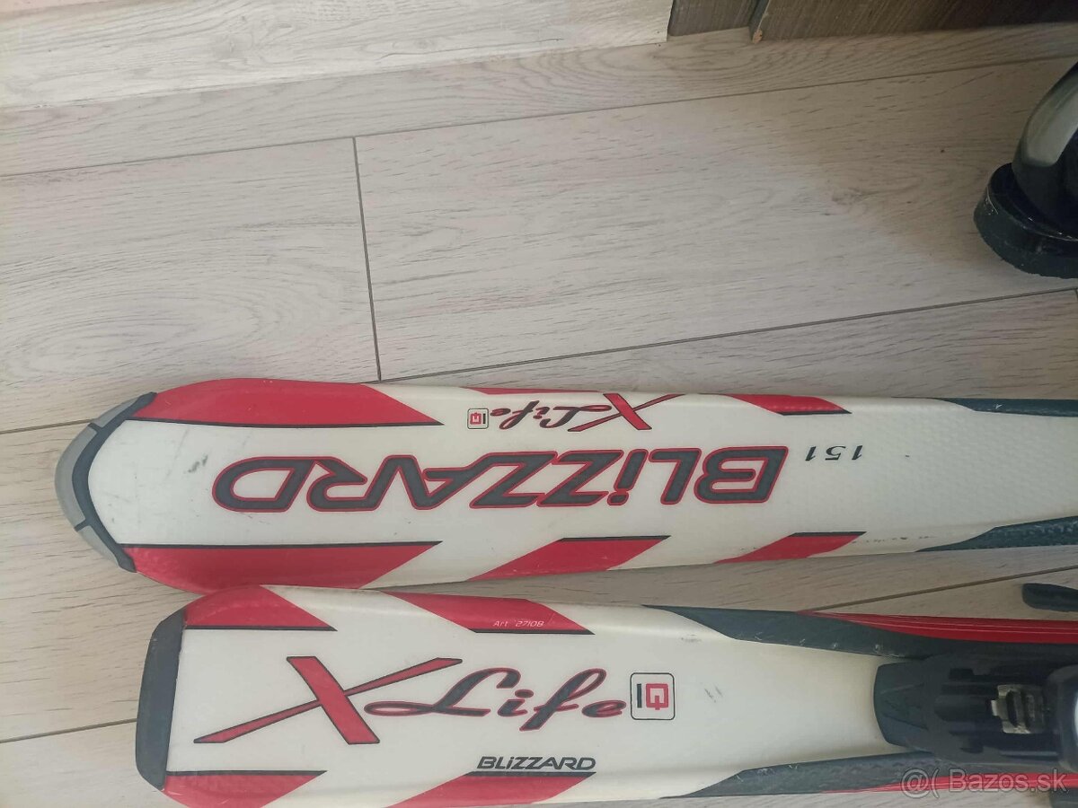 lyžiarky a lyže Atomic - 2