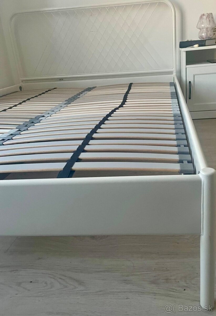 Posteľ s bielym kovivým rámom 140x210 cm - 2