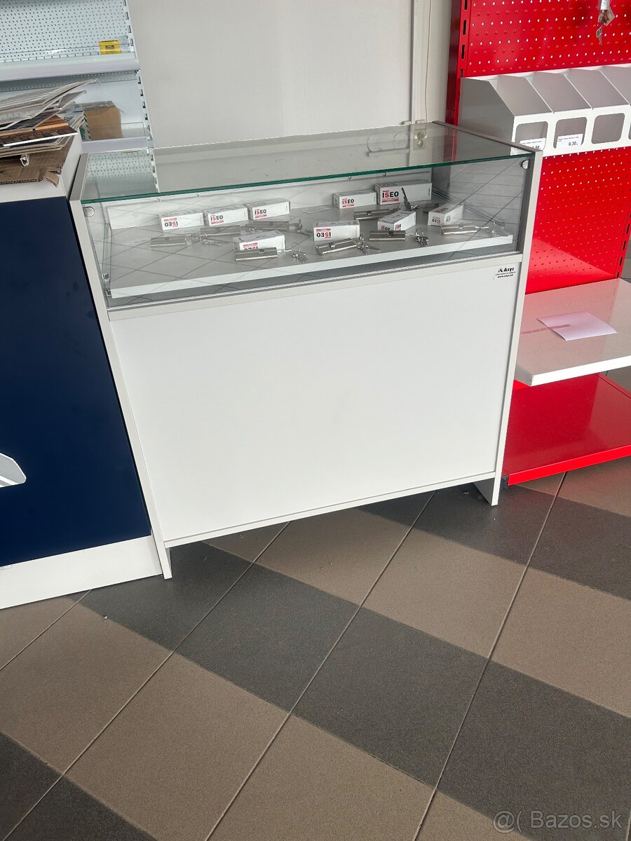 Predám predajný sklenený pult - 2