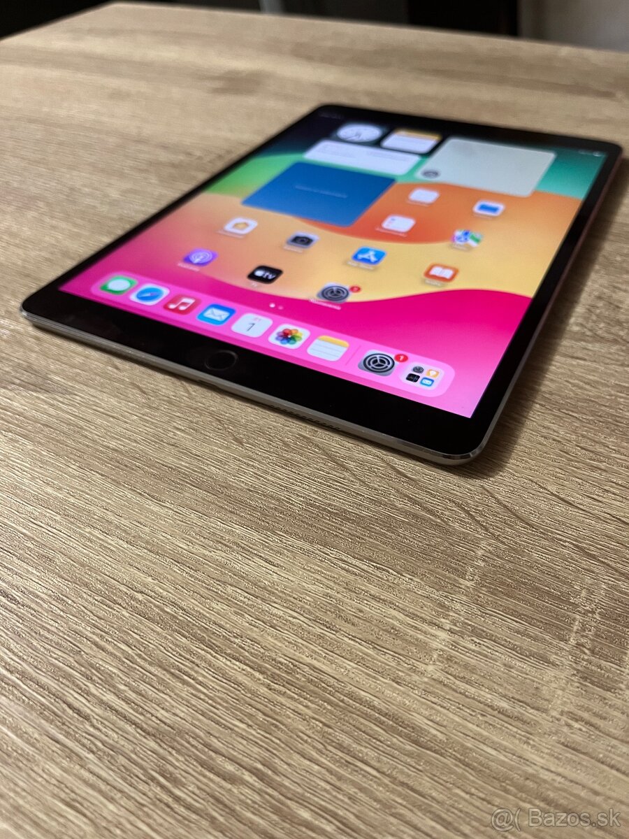 10.5” tablet iPad Pro / 256GB Space Gray Super stav - 2