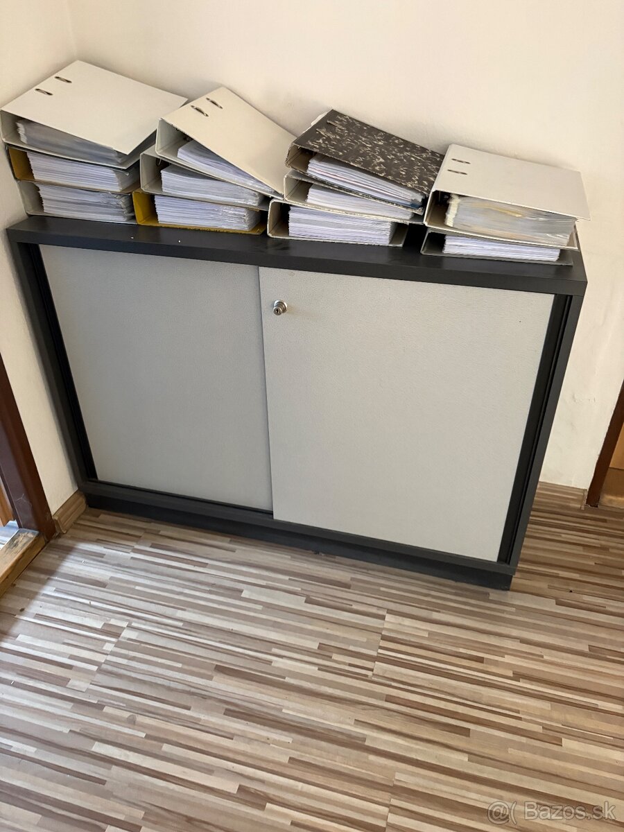 Predám kancelársky nábytok - 2