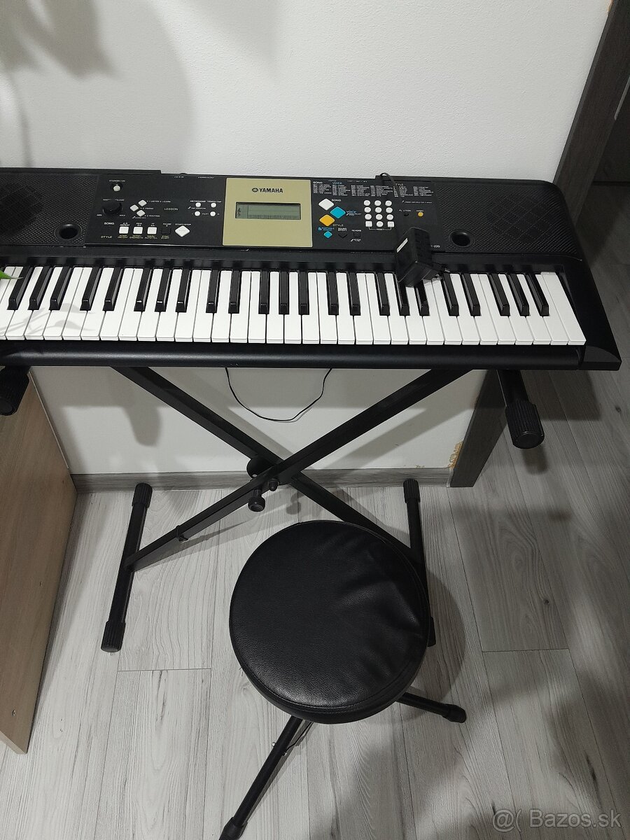 Predám keyboard YAMAHA YPT220 - 2