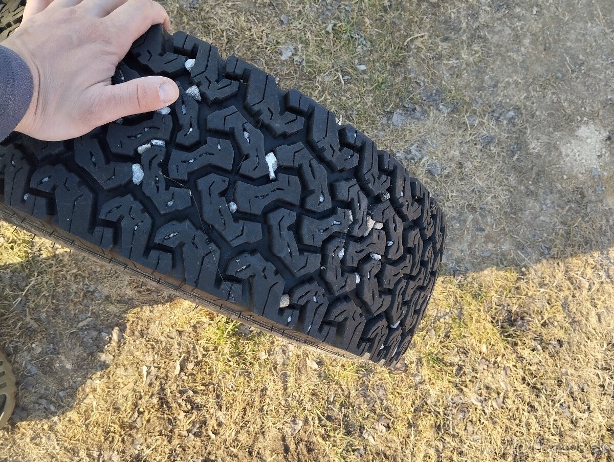 AT pneu 215/65 R16 s diskami - 2