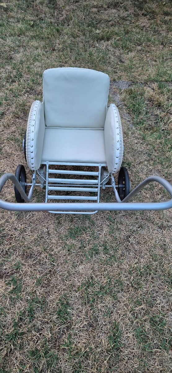 Starodávny kočík - 2