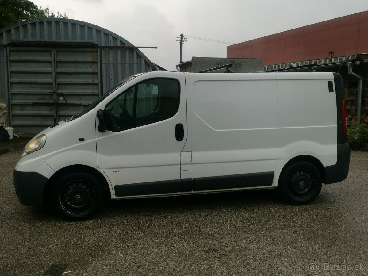 OPEL VIVARO - 2