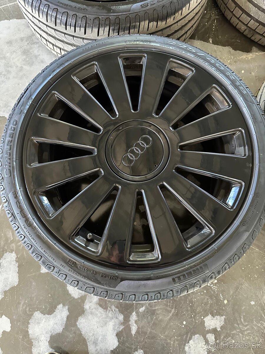 Elektróny Audi 225/40 R18 - 2