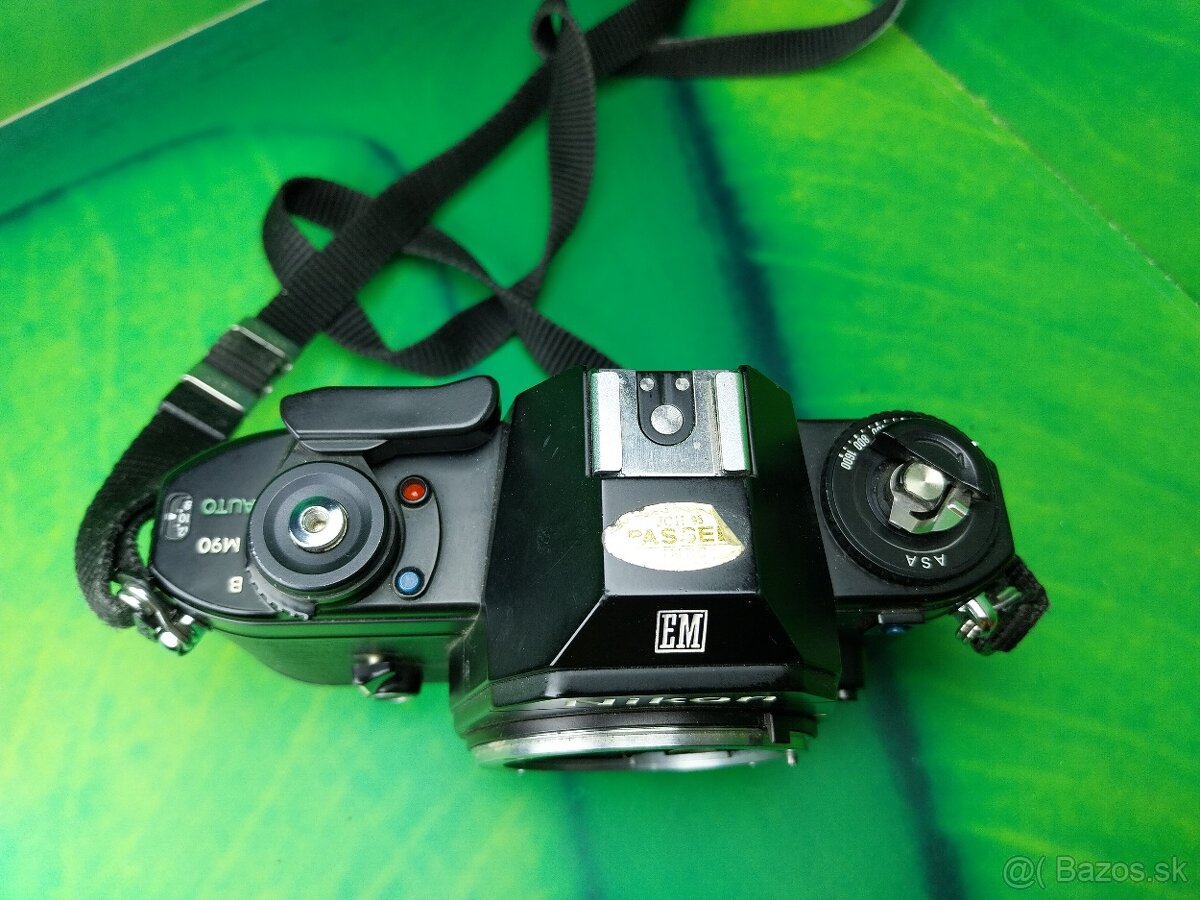 Nikon EM - 2