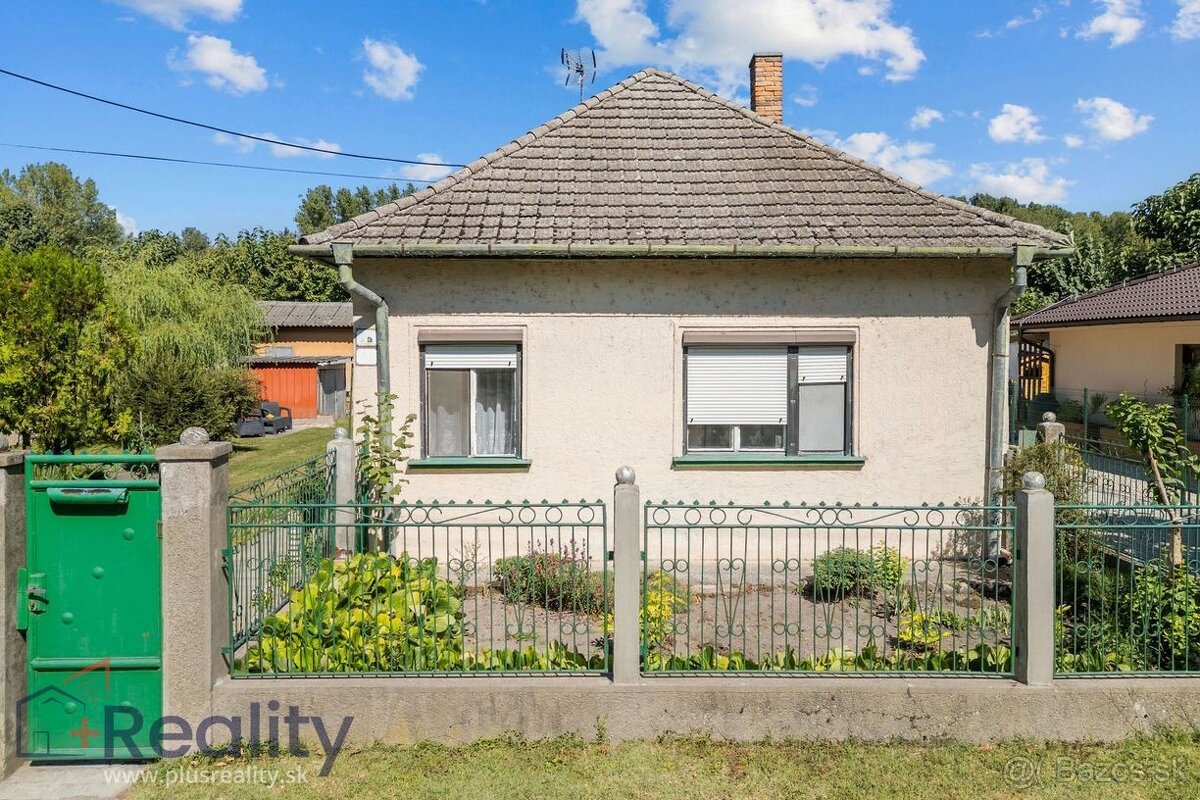 Starší dom s pozemkom o výmere 2800 m² na predaj - 2