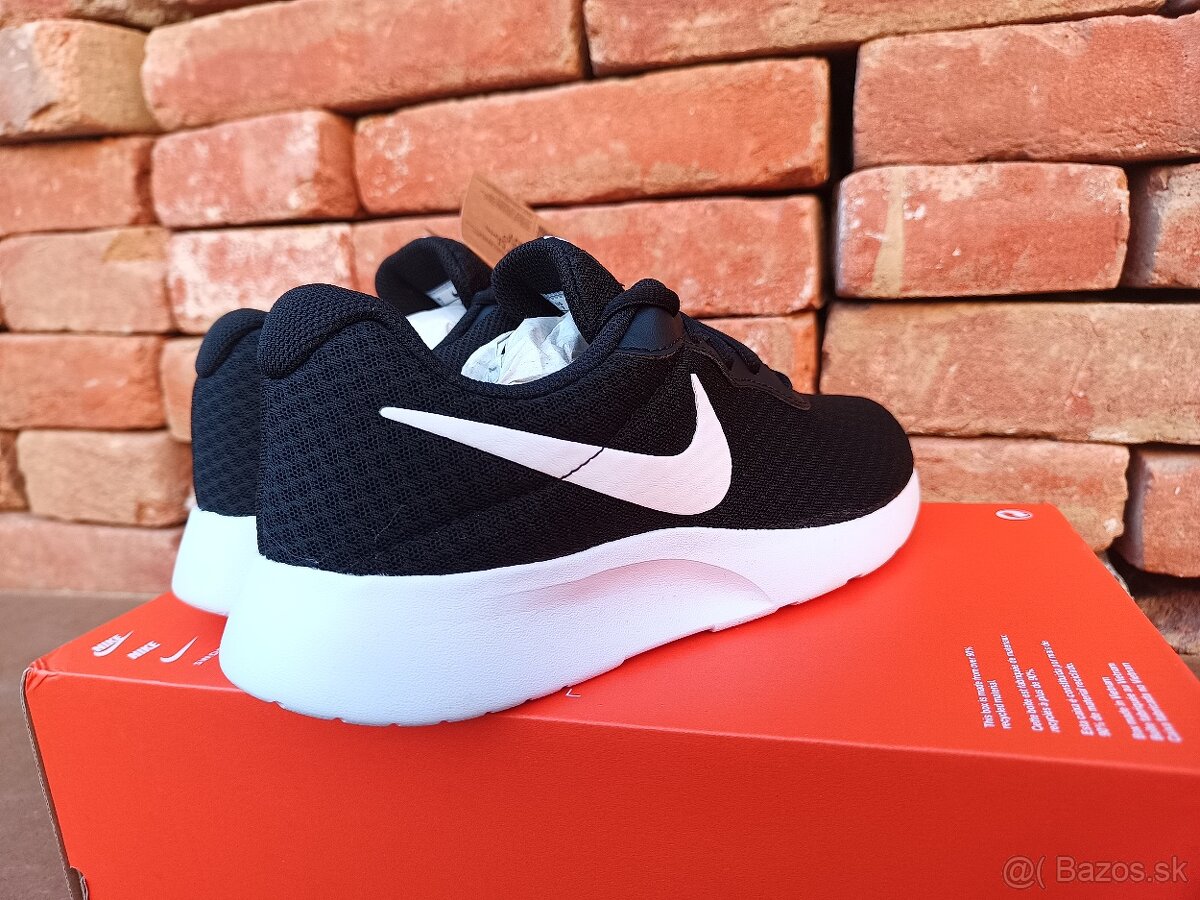 Dámské tenisky na běhání Nike Tanjun, velikost 40 - 2