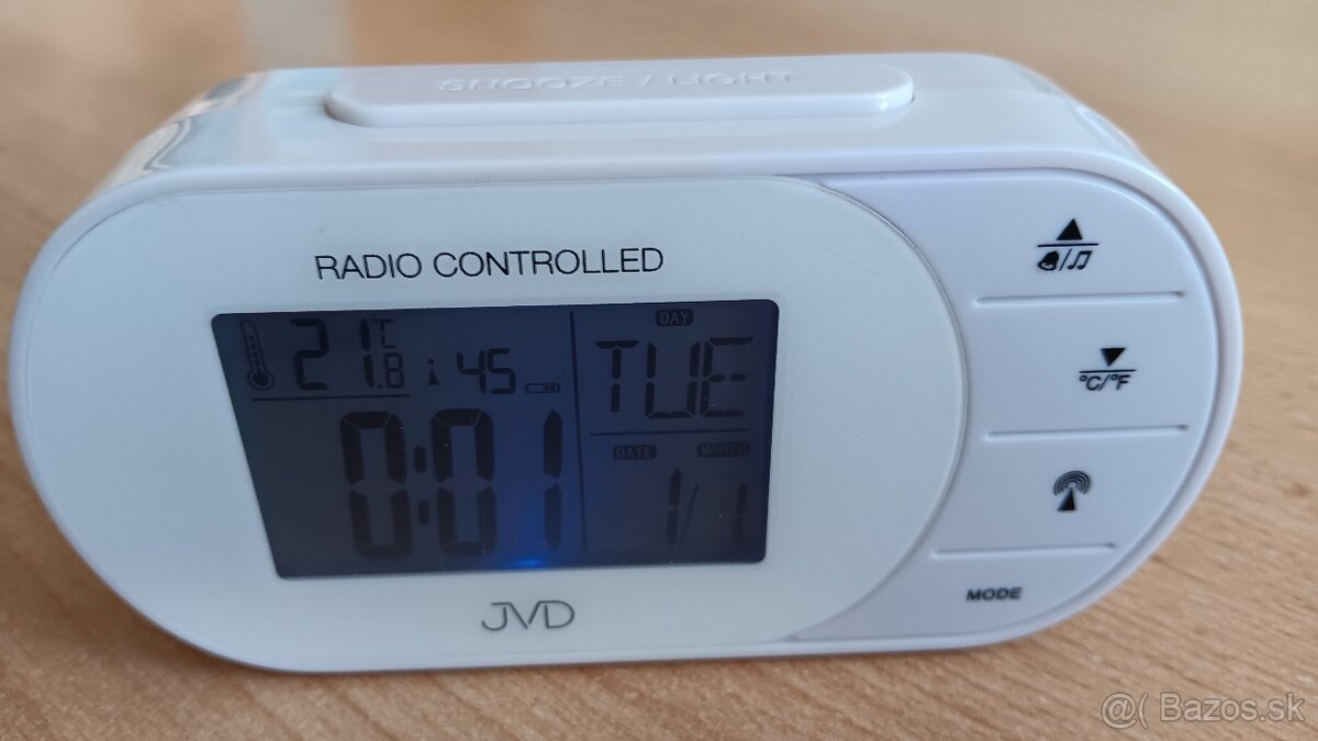 digitálny budík značky JVD - 2