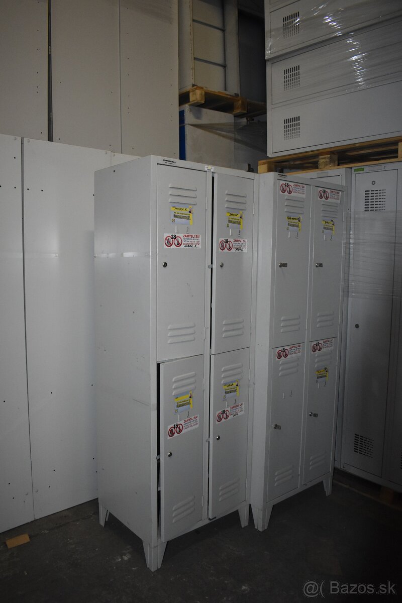 4-dverová šatníková skriňa s krátkymi dverami, s nožičkami - 2