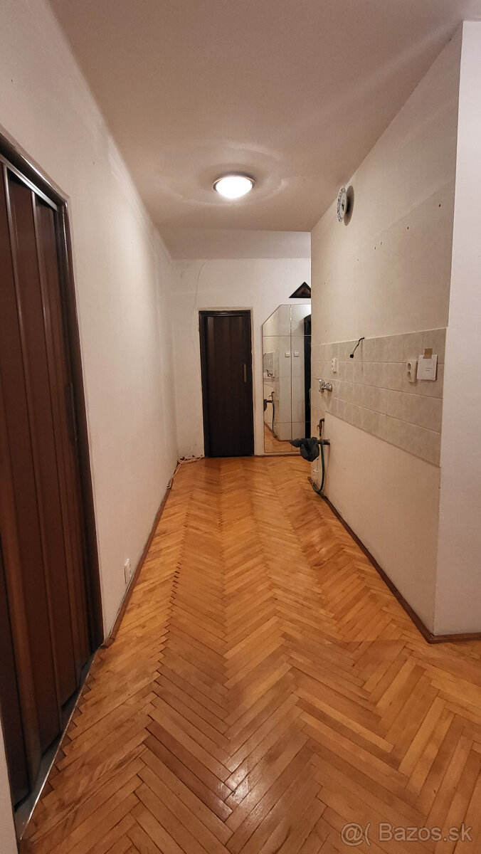 1 izbový byt, 44 m2, Mederčská 12, Komárno - 2